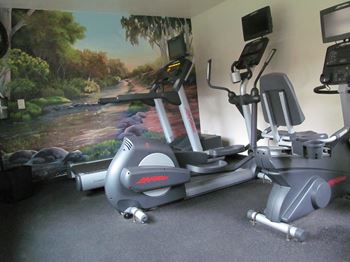 Country club villa apartments fitness room
